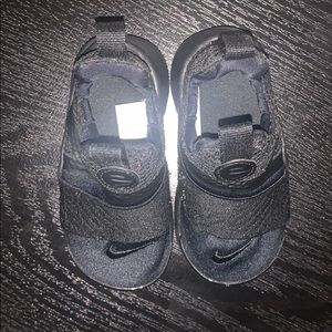 Boys baby nike shoes size 6c. Basically new